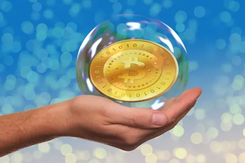 Биткоин упал ниже $82 000 на фоне ускорения инфляции в США