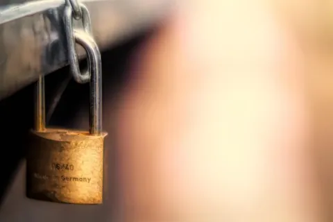 Самостоятельное хранение биткоина увеличивает риск нападений на владельцев во Франции