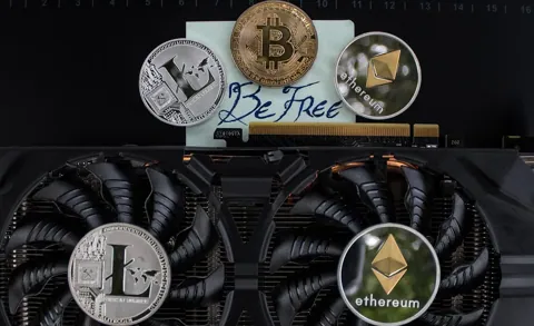 Bitcoin держит позиции, альткойны теряют силу