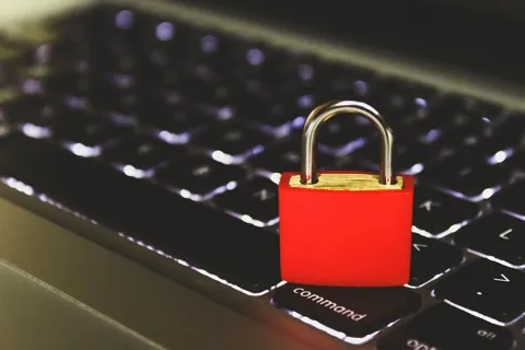 Initia остановила L1 и роллапы после эксплойта минта: оценки потерь — до $2,73 млн
