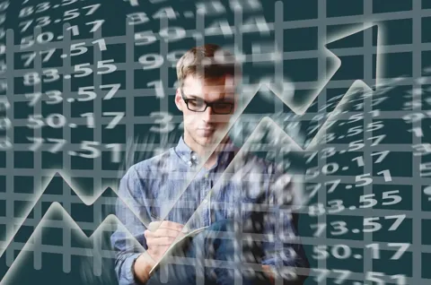 UNI подешевел на 29% за месяц, несмотря на стабильную ликвидность Uniswap