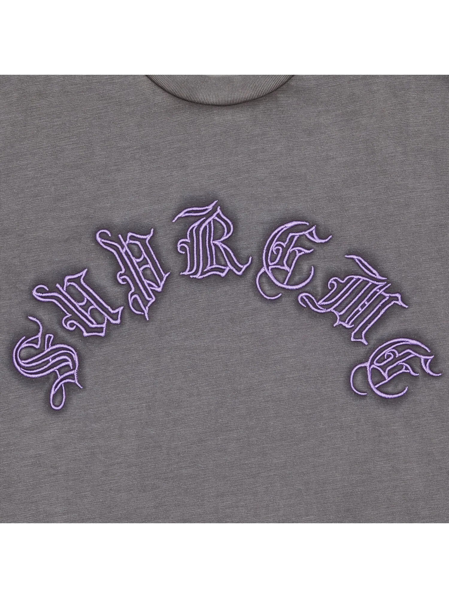 Топ с короткими рукавами Supreme Old English — изображение 2 из 2, темный серый