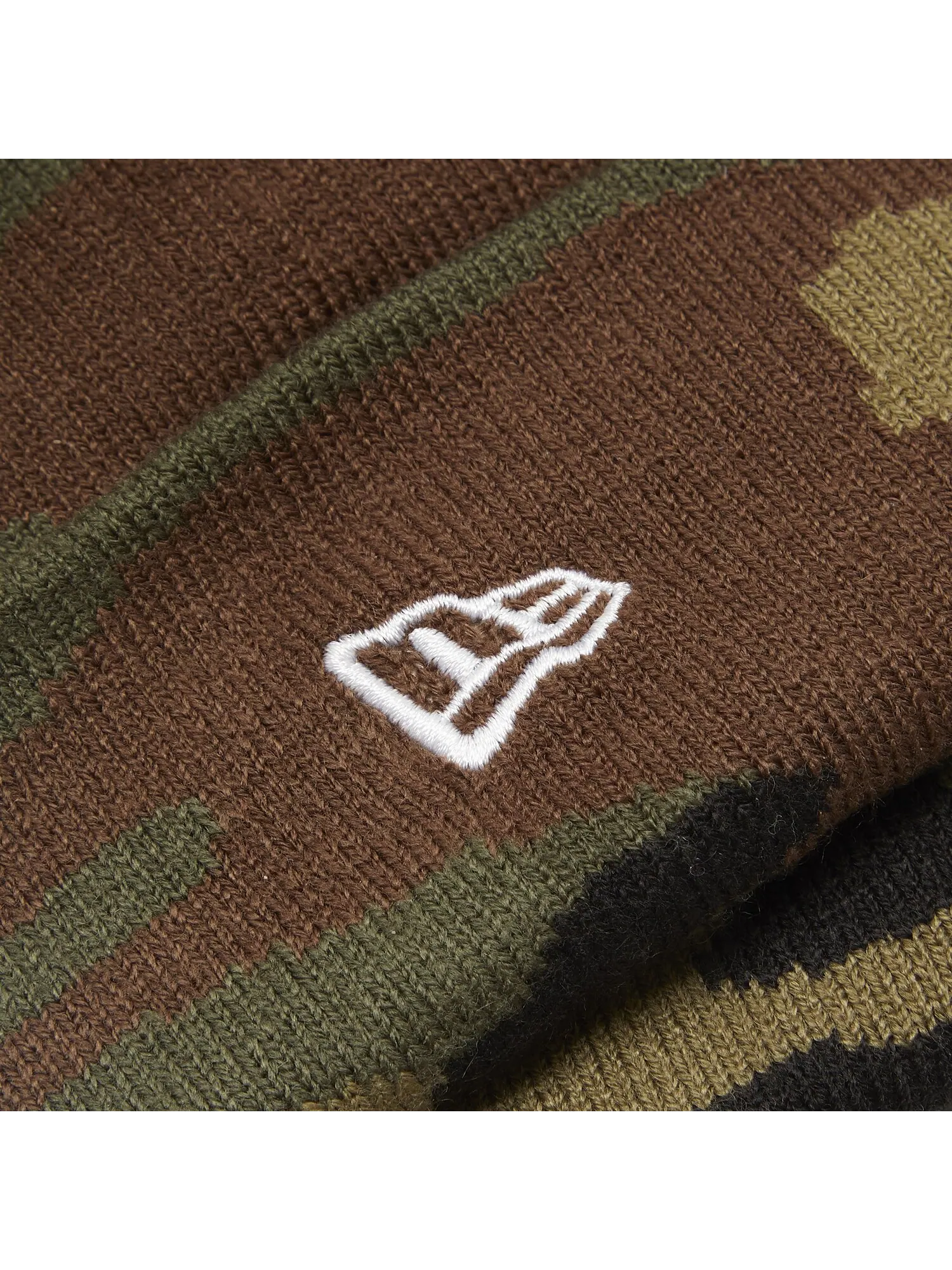 Шапка-бини с логотипом Supreme x New Era x Swarovski, Woodland Camo — изображение 3 из 3