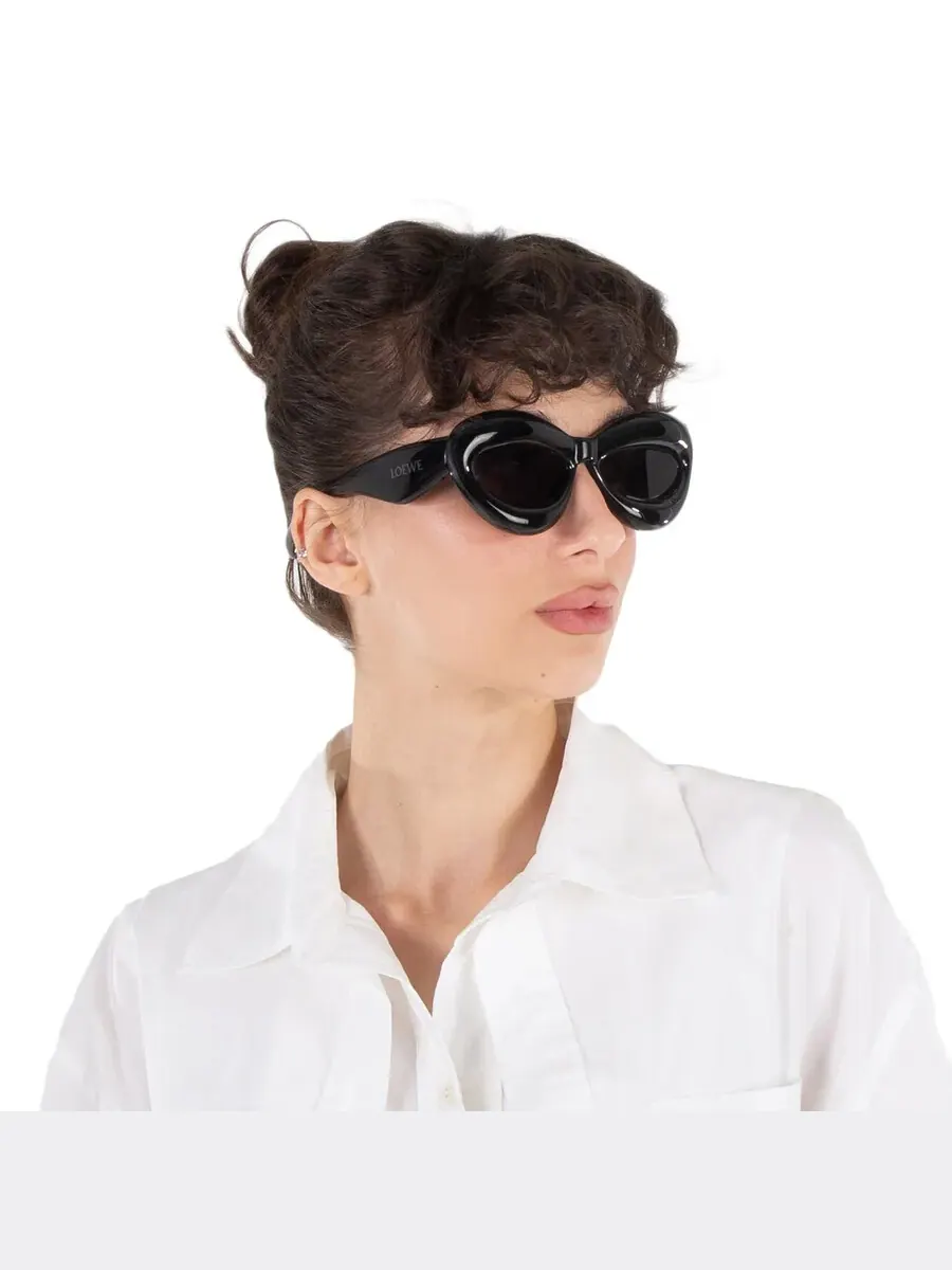 Серые женские солнцезащитные очки Loewe Cat Eye LW40097I 01A 55 — изображение 2 из 5, черный