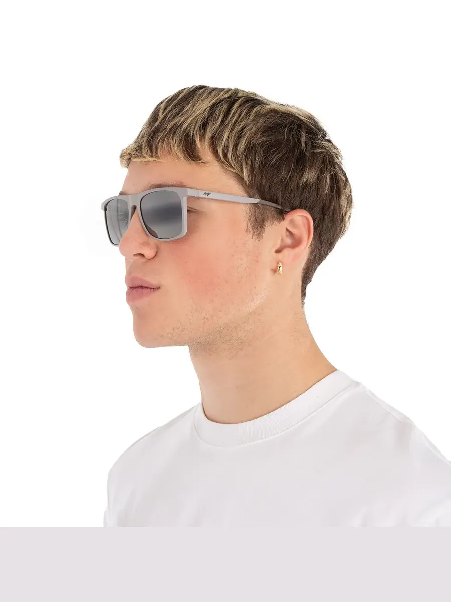 Мужские солнцезащитные очки Maui Jim Makamae Neutral Grey прямоугольной формы 619-14 56 — изображение 2 из 5, серый