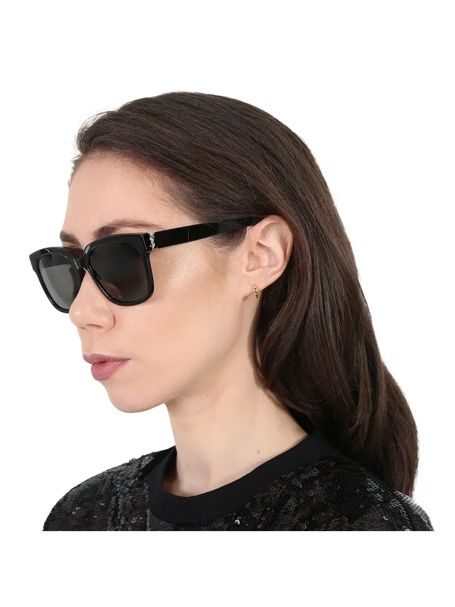Женские солнцезащитные очки Saint Laurent Grey Square SL M40 003 54 — изображение 2 из 3, серый