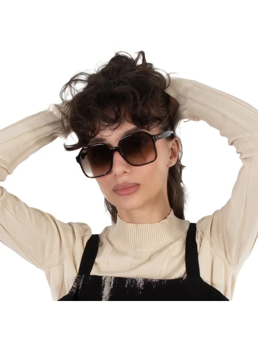 Солнцезащитные очки женские Salvatore Ferragamo SF1069S 242 56 серые градиентные квадратные — изображение 2 из 5, серый
