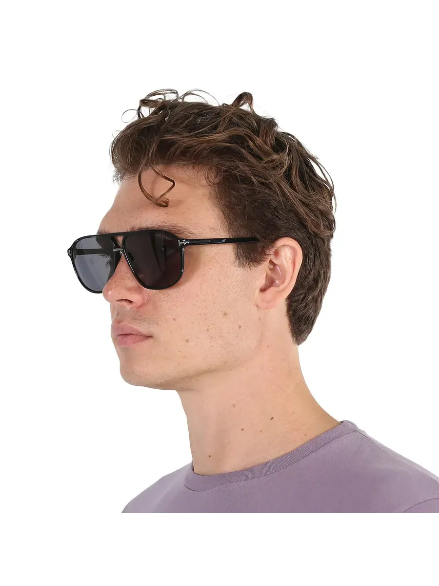 Мужские солнцезащитные очки Tom Ford Bruce Polarized Smoke Navigator FT1026-N 01D 61 — изображение 3 из 5, серый