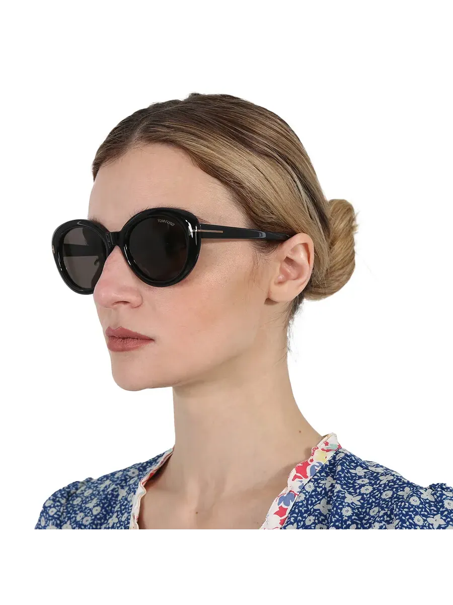 Женские солнцезащитные очки Tom Ford Lily Smoke Oval FT1009 01A 55 — изображение 2 из 5, серый