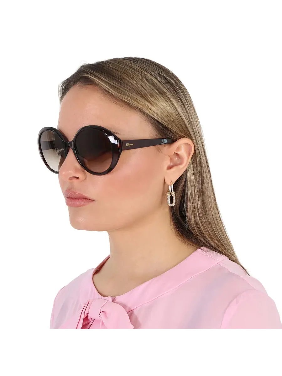 Солнцезащитные очки женские Salvatore Ferragamo овальной формы серого градиента SF1067S 210 57 — изображение 2 из 5