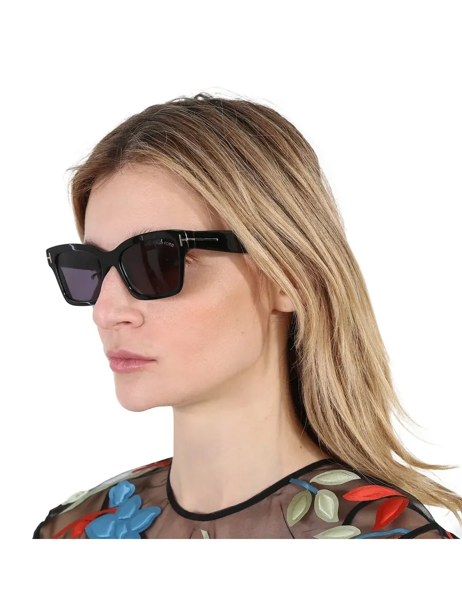 Женские солнцезащитные очки Tom Ford Mikel Smoke Cat Eye FT1085 01A 54 — изображение 2 из 5, черный