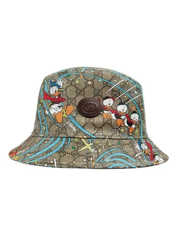 Бейсболка x disney donald duck bucket hat 'beige brown' Gucci — изображение 1 из 3, бежевый