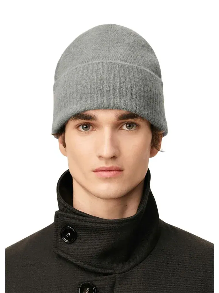 Шапка AMI FW25 — изображение 2 из 3, серый