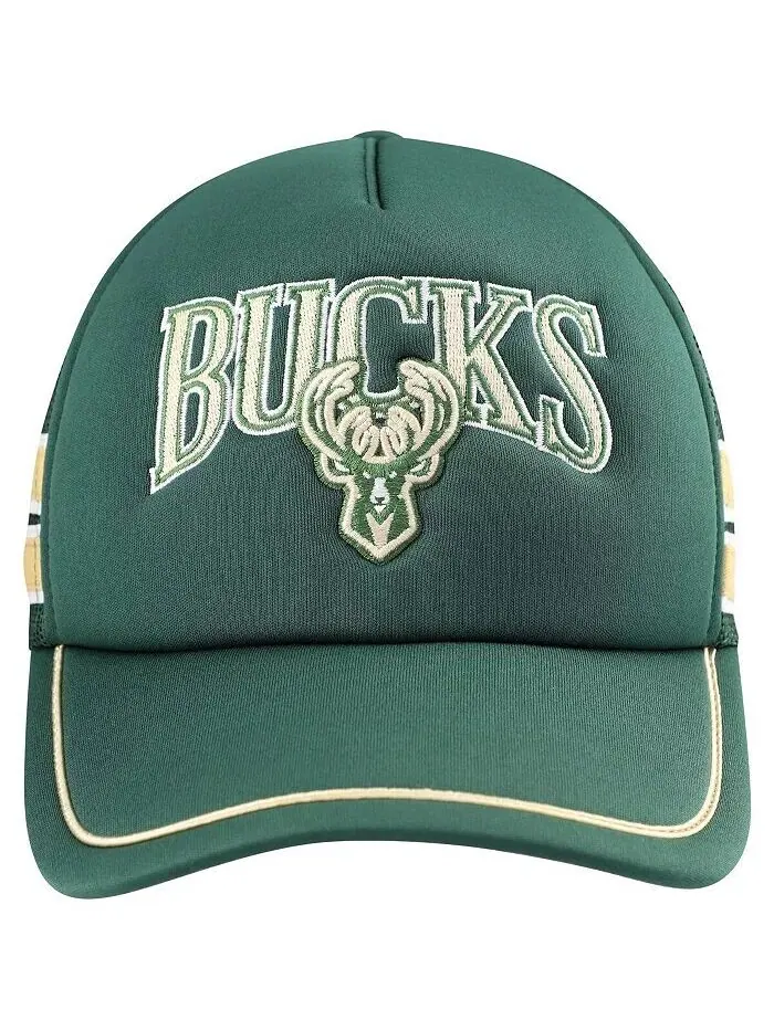 Мужская регулируемая кепка Trucker Hat Milwaukee Bucks Sidebrand Stripes Hunter Green '47 Brand — изображение 4 из 4