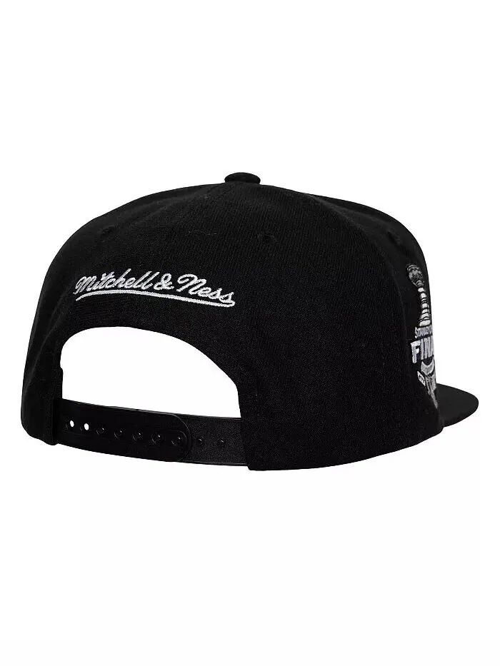 Мужская черная бейсболка Boston Bruins Core Top Spot Snapback Mitchell & Ness — изображение 3 из 4, черный