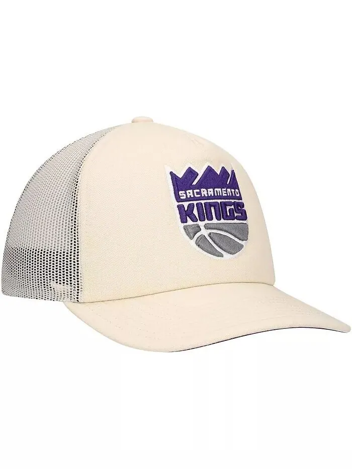 Мужская кремовая регулируемая кепка Sacramento Kings Trucker Mitchell & Ness — изображение 4 из 4, бежевый