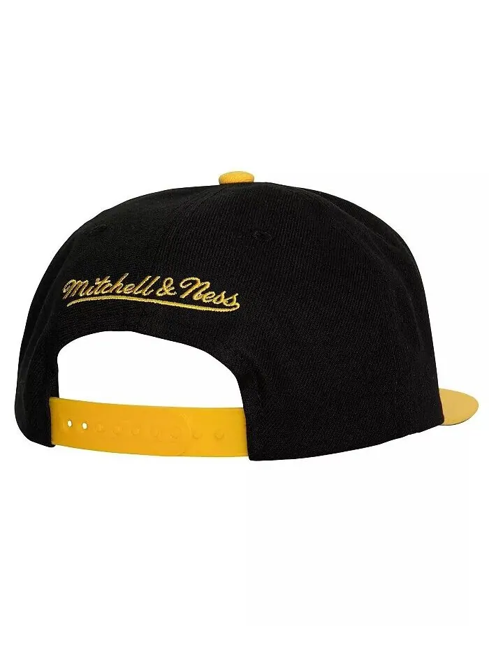 Мужская черная кепка Boston Bruins Core Team Ground 2.0 Snapback Mitchell & Ness — изображение 2 из 3, черный