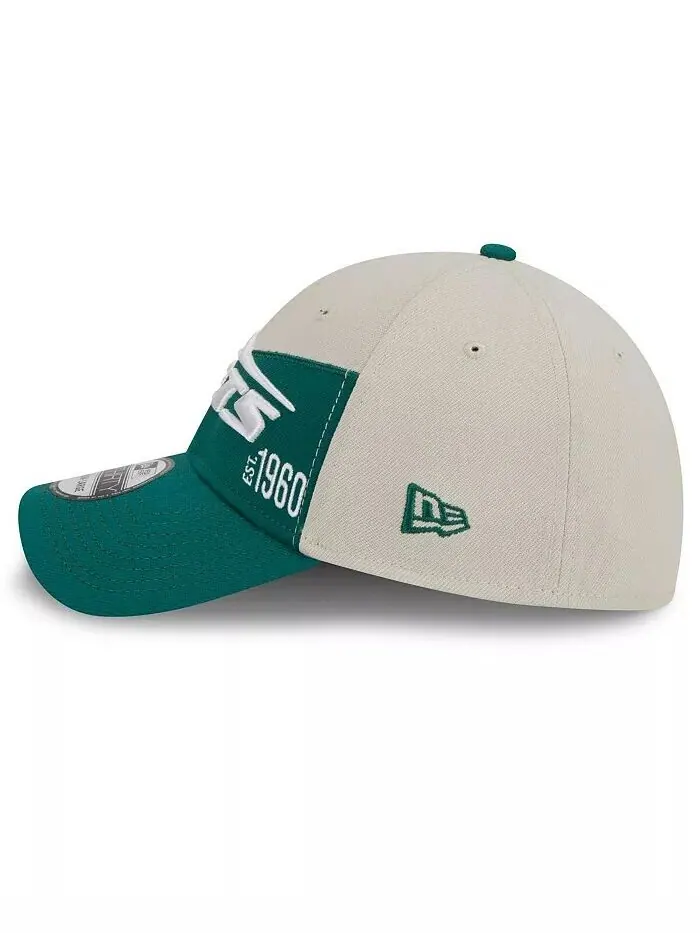 Мужская кремовая кепка Kelly Green New York Jets 2023 Sideline Historic 39THIRTY Flex New Era — изображение 2 из 4