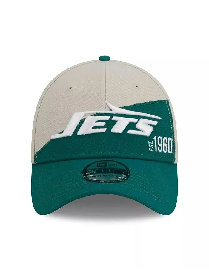 Мужская кремовая кепка Kelly Green New York Jets 2023 Sideline Historic 39THIRTY Flex New Era — изображение 3 из 4