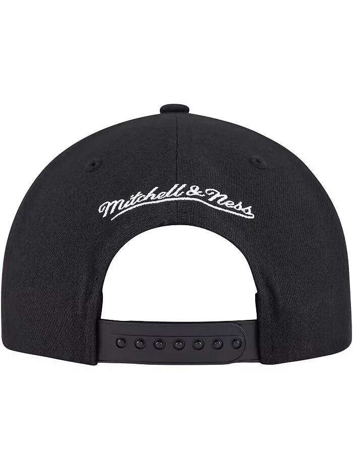 Мужская черная бейсболка Detroit Red Wings Core Team Script 2.0 Snapback Mitchell & Ness — изображение 3 из 4