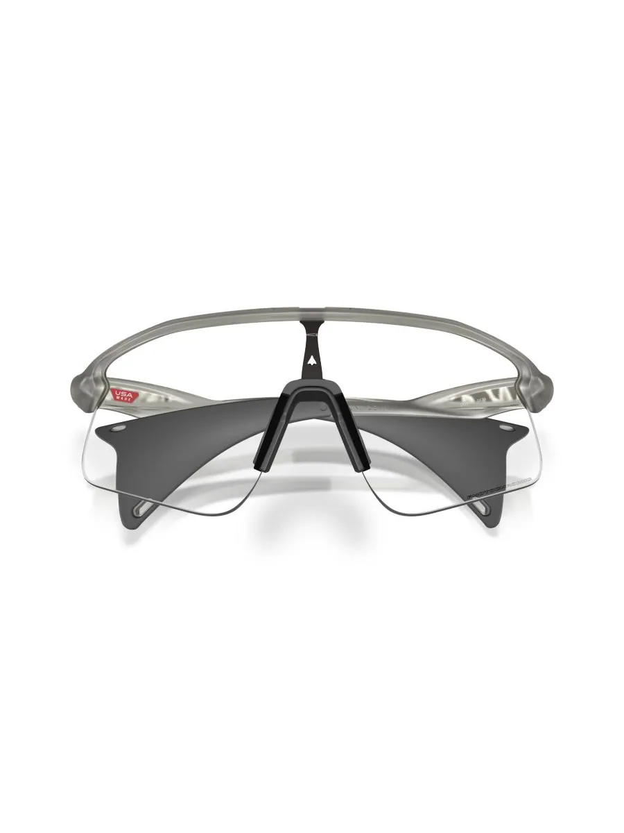 Солнцезащитные очки унисекс, Stunt Devil OO9517 фотохромные Oakley — изображение 6 из 9, серый
