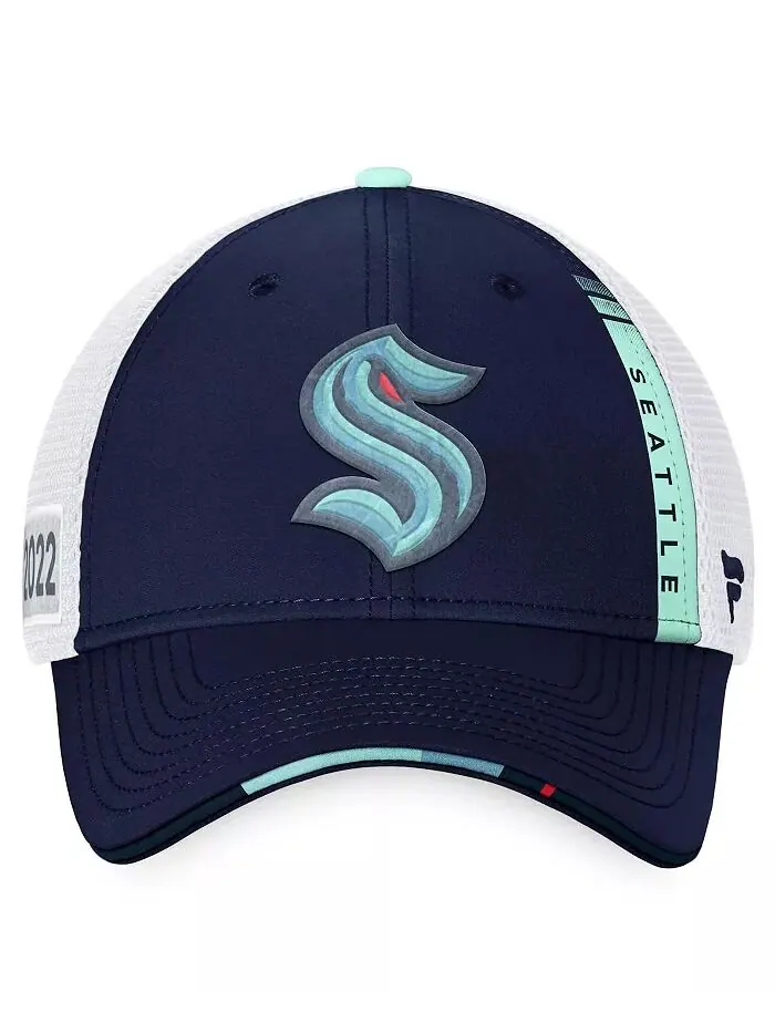 Мужская темно-синяя, белая шапка Seattle Kraken 2022 NHL Draft Authentic Pro On Stage Trucker — изображение 3 из 4