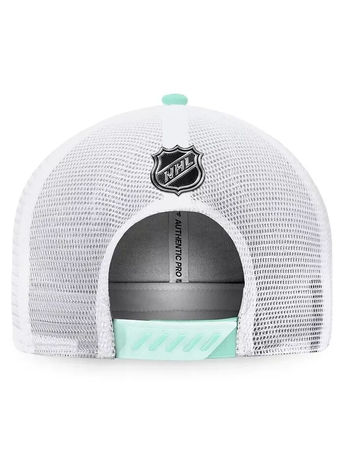 Мужская темно-синяя, белая шапка Seattle Kraken 2022 NHL Draft Authentic Pro On Stage Trucker — изображение 4 из 4