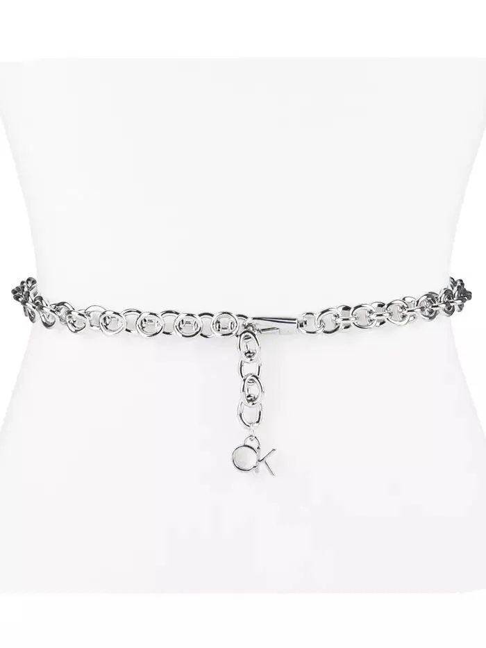 Женский цепочный пояс серебристого тона с подвеской-логотипом Calvin Klein