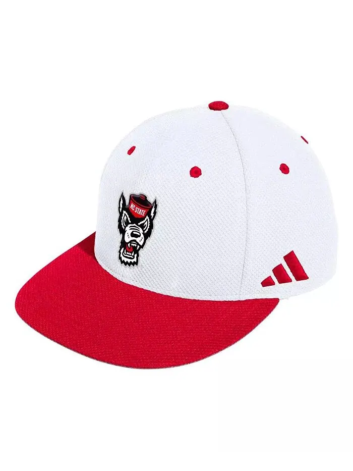 Мужская белая бейсбольная кепка NC State Wolfpack On-Field adidas — изображение 1 из 2