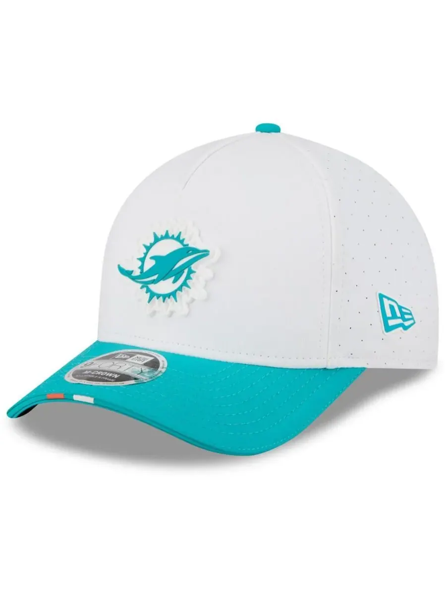 New Era Детская бейсболка Big Boys and Girls White/Aqua Miami Dolphins 2025 NFL Training Camp — изображение 1 из 4