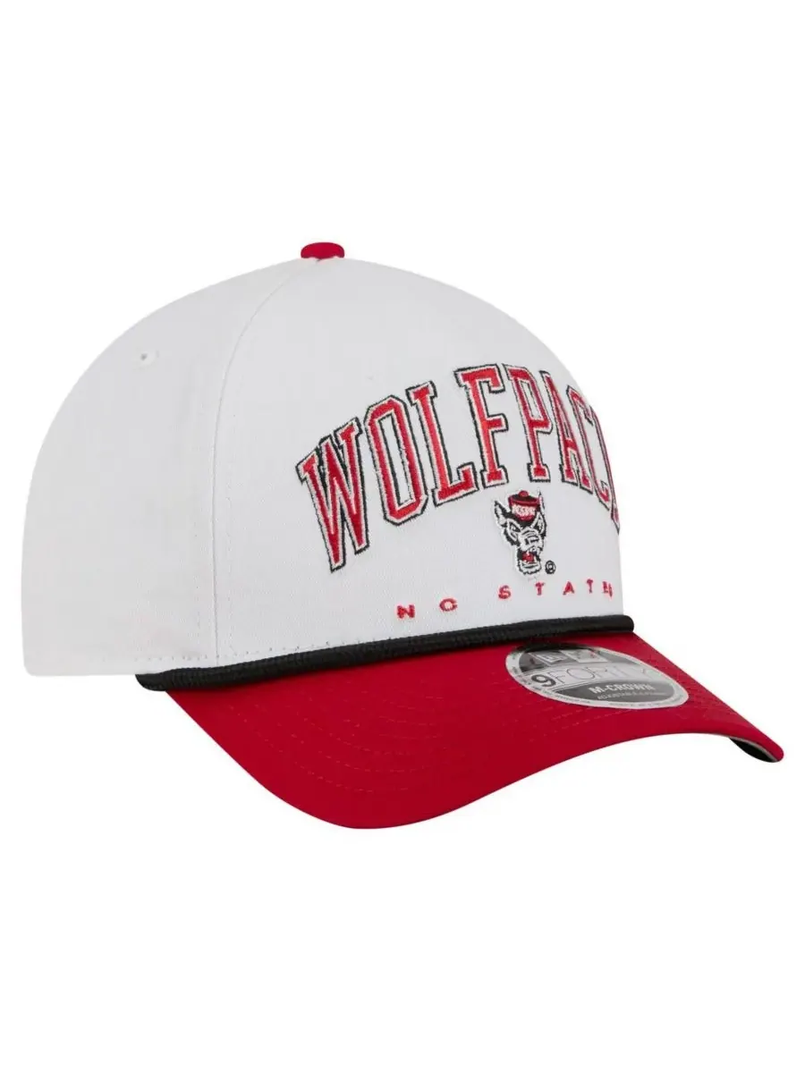 New Era Мужская бело-красная кепка NC State Wolfpack с двухцветной веревочной отделкой и — изображение 3 из 5, белый красный