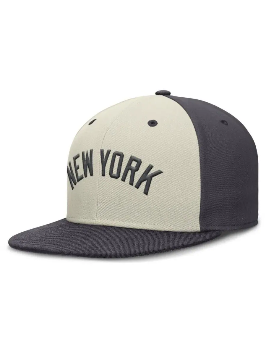 Кепка Nike Dri-FIT True Fitted с вышивкой New York Yankees — изображение 3 из 4, бежевый