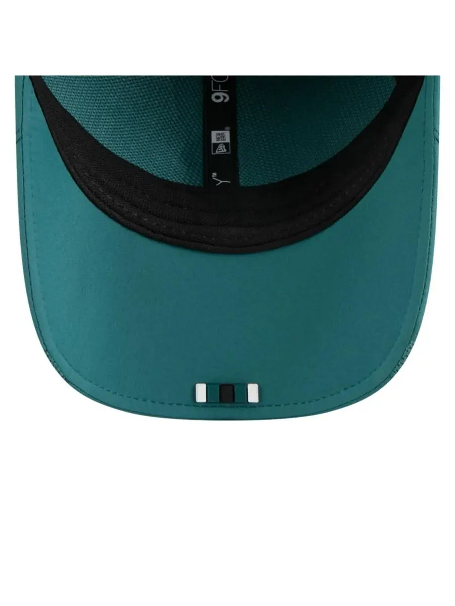 New Era Мужская кепка Philadelphia Eagles 2025 Sideline M-Crown 9FORTY с регулируемой застежкой — изображение 2 из 5, зеленый