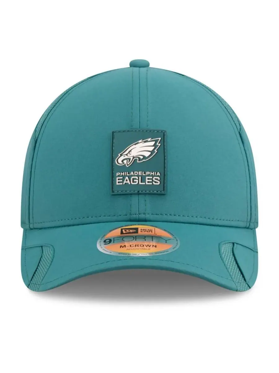 New Era Мужская кепка Philadelphia Eagles 2025 Sideline M-Crown 9FORTY с регулируемой застежкой — изображение 5 из 5, зеленый