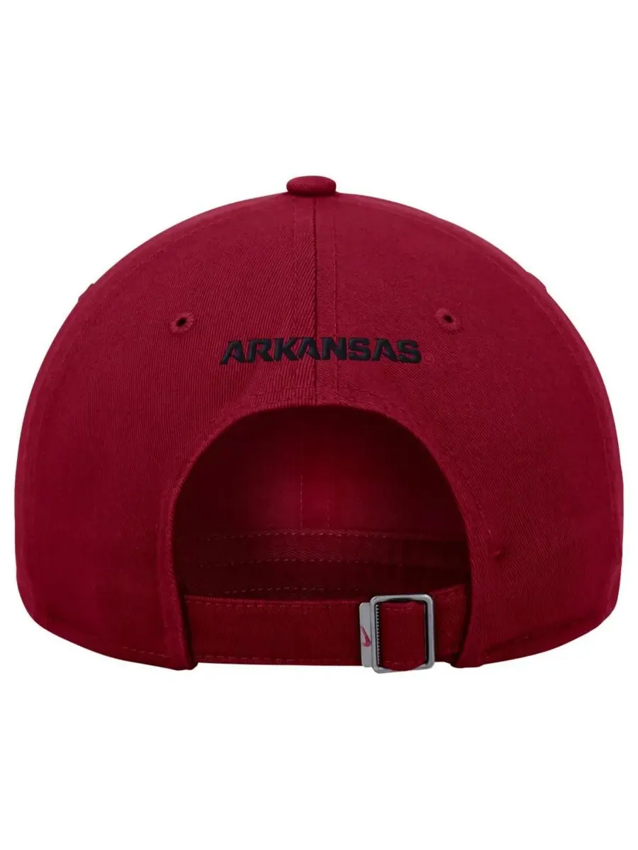 Мужская регулируемая кепка Cardinal Arkansas Razorbacks Club Nike — изображение 2 из 2, красный