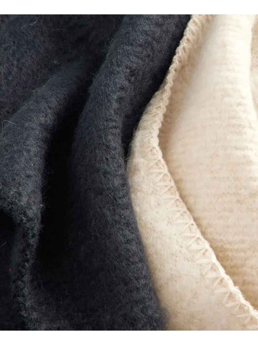Шарф-треугольник из букле с бахромой Style & Co — изображение 4 из 4, овсяный