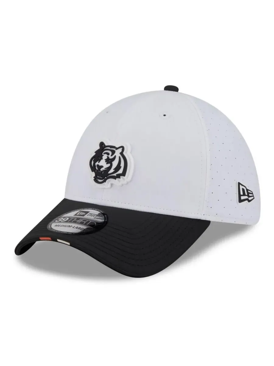 New Era Мужская бело-черная кепка Cincinnati Bengals 2025 NFL Training Camp 39THIRTY Flex Hat — изображение 1 из 4
