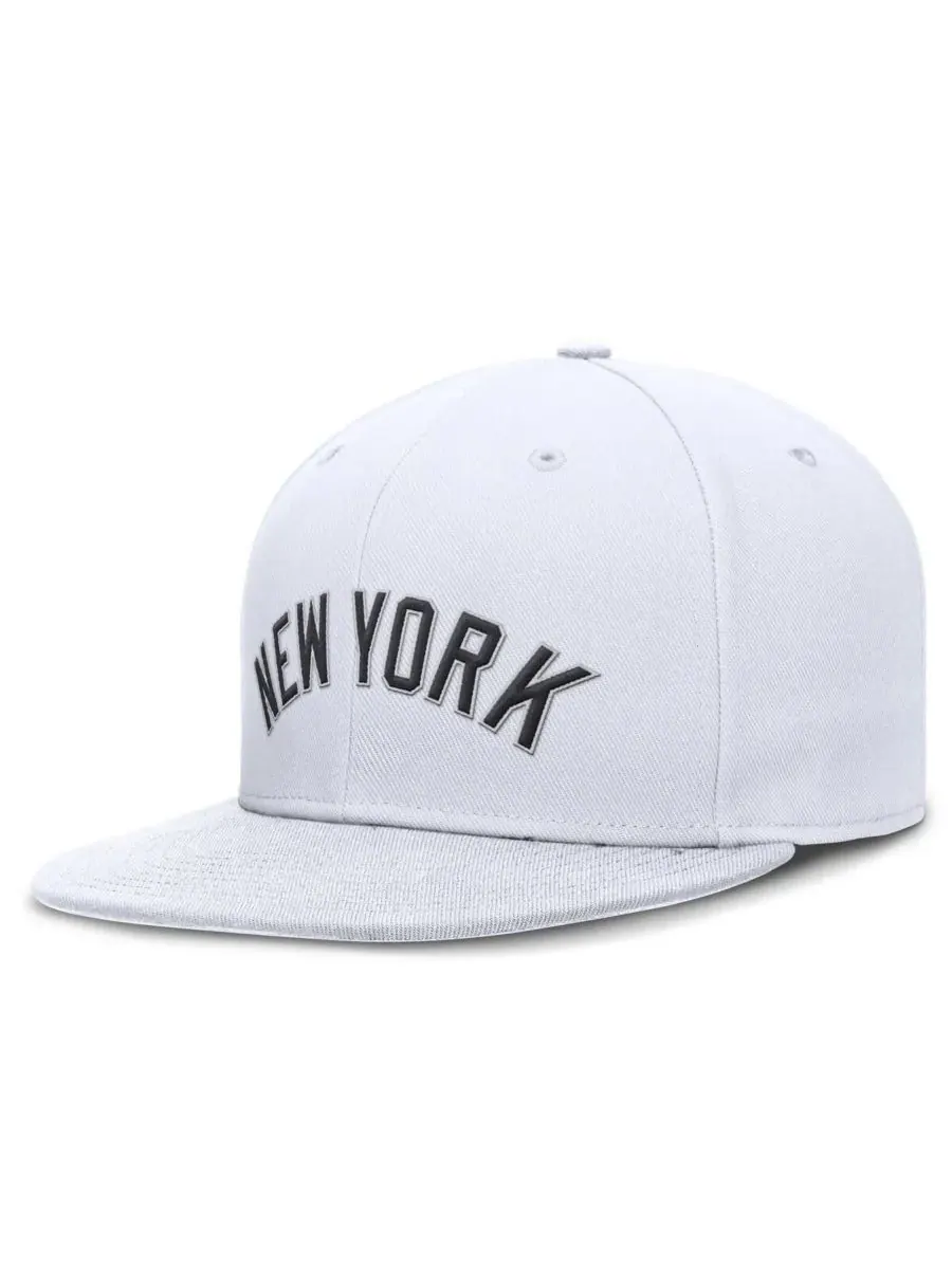 Nike Мужская белая бейсболка New York Yankees True Performance Fitted Hat — изображение 1 из 4, белый