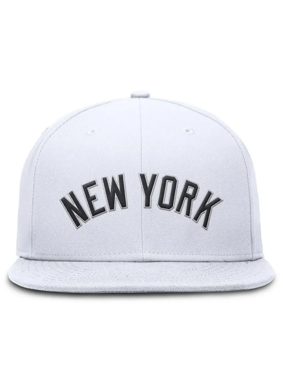 Nike Мужская белая бейсболка New York Yankees True Performance Fitted Hat — изображение 2 из 4, белый