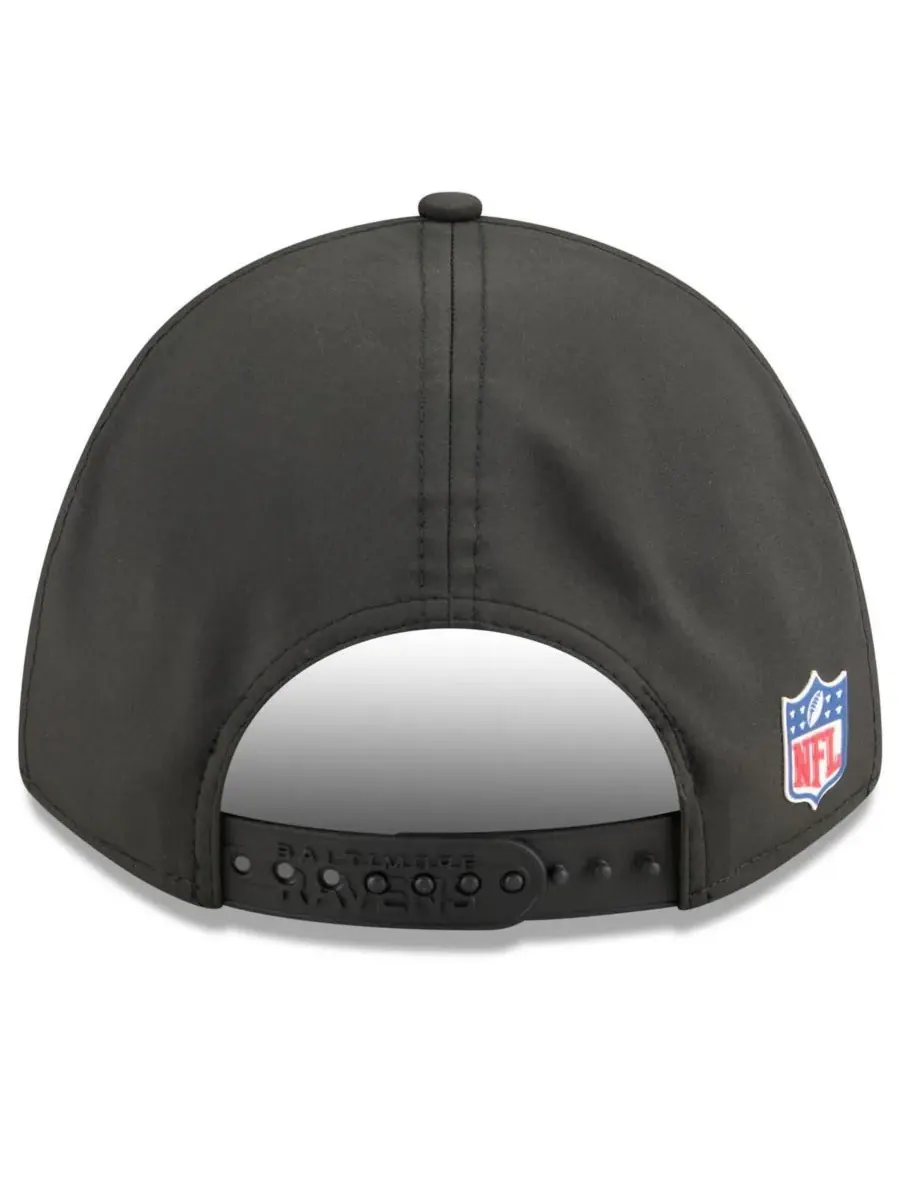 New Era Мужская черная регулируемая бейсболка Baltimore Ravens 2025 Sideline M-Crown 9FORTY — изображение 3 из 5, черный