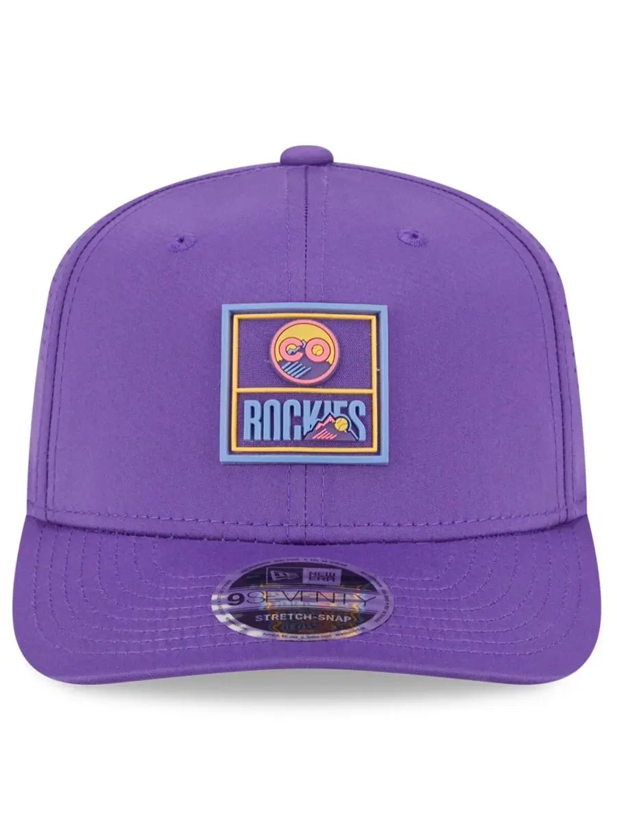 New Era Мужская фиолетовая регулируемая кепка Colorado Rockies 2025 City Connect Fan Pack 9SEVENTY — изображение 4 из 4