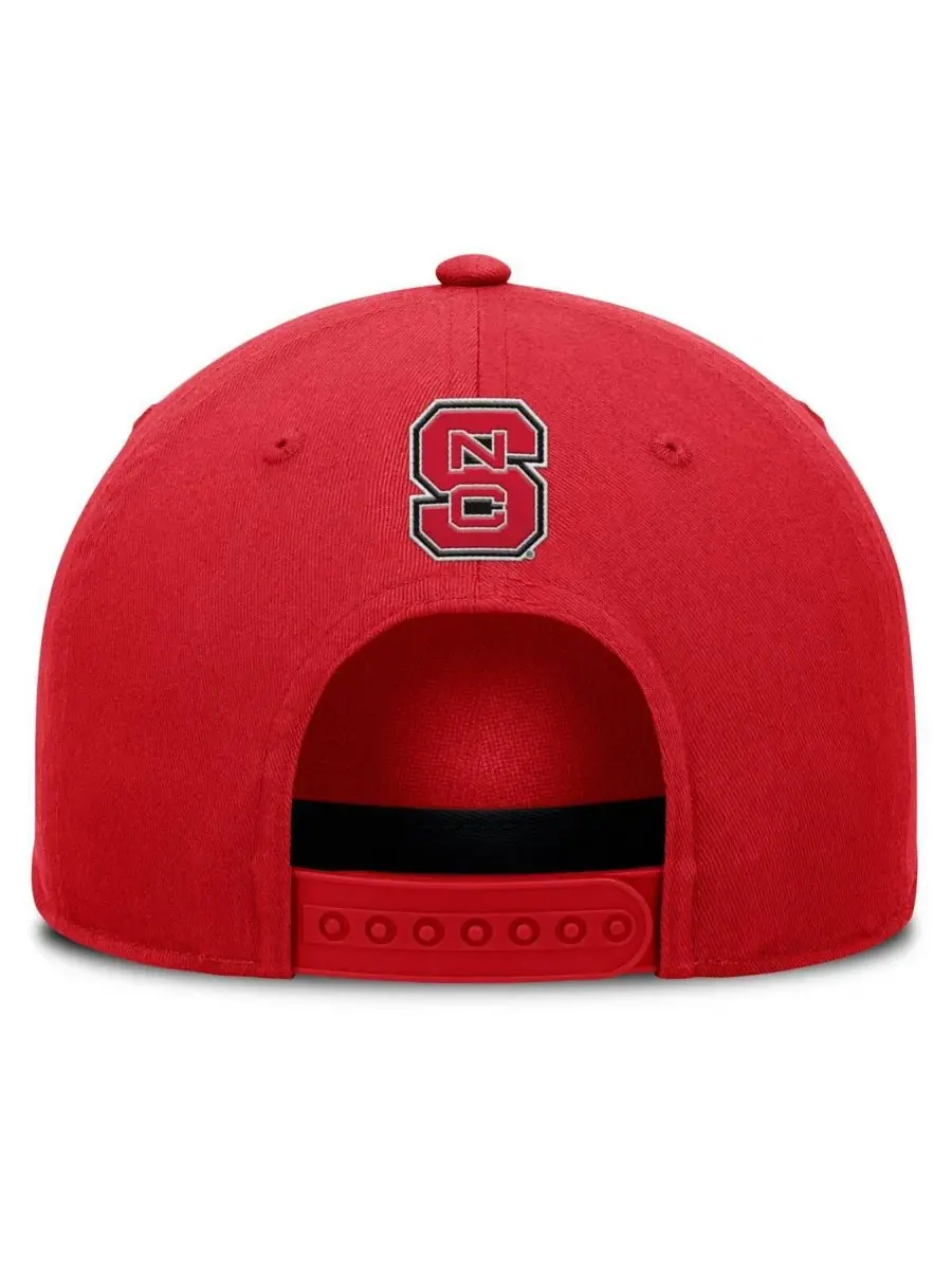 Fanatics Мужская красная регулируемая кепка с символикой команды NC State Wolfpack, символикой — изображение 4 из 4, красный