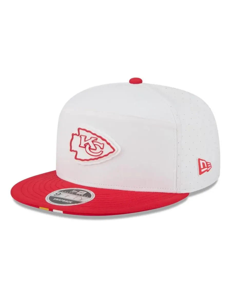 New Era Мужская бело-красная бейсболка Kansas City Chiefs 2025 NFL Training Camp Split Panel 9FIFTY — изображение 1 из 4
