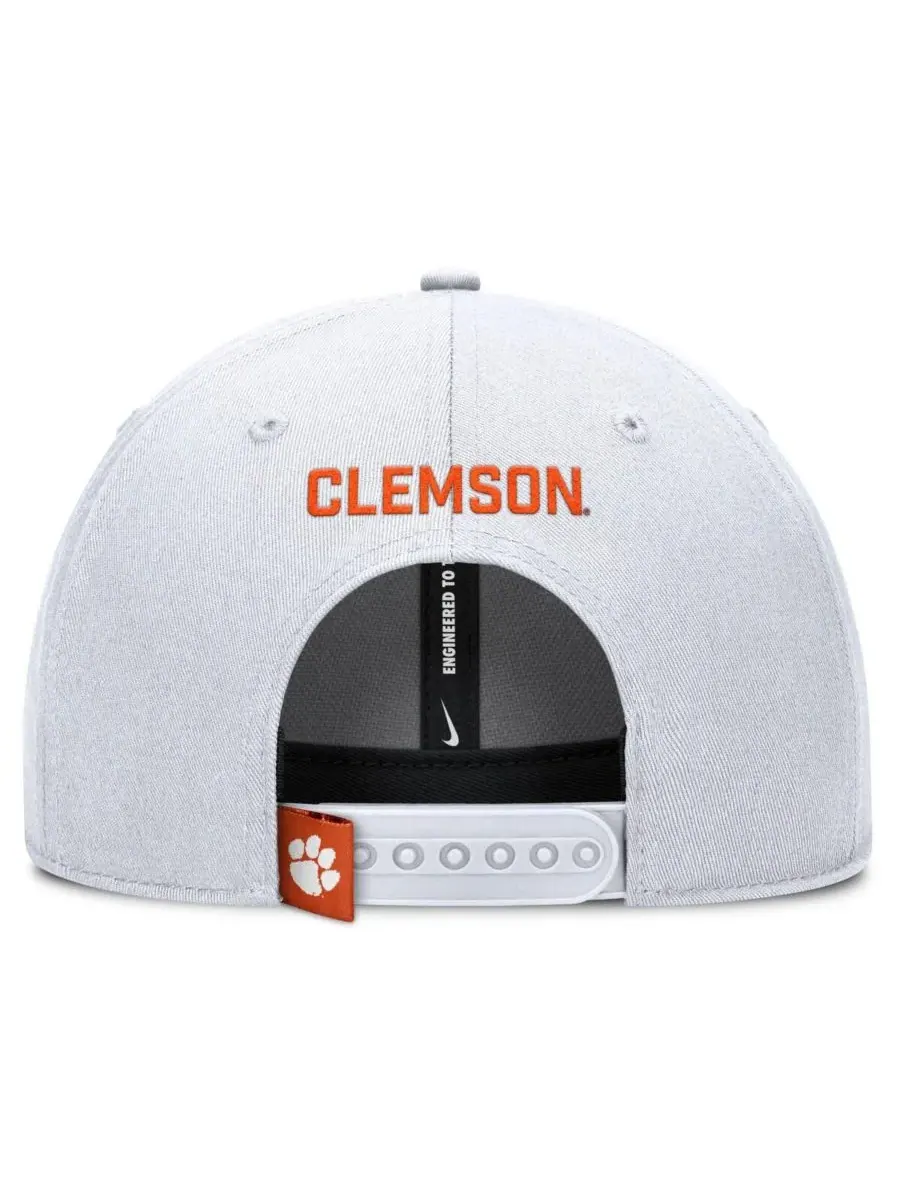 Nike Мужская белая регулируемая бейсболка Clemson Tigers 2025 On-Field Rise Performance — изображение 4 из 4, белый
