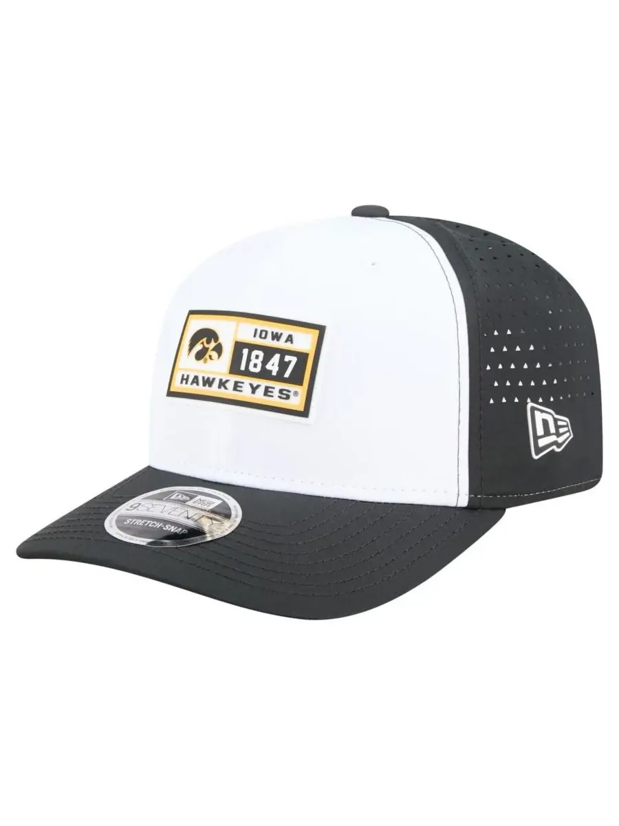 New Era Мужская бело-черная кепка Iowa Hawkeyes с перфорированной нашивкой, регулируемая по высоте — изображение 1 из 5