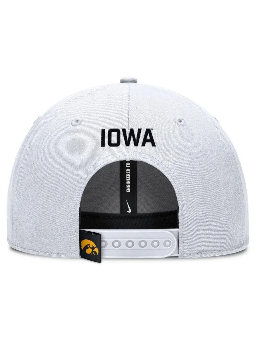 Nike Мужская белая регулируемая бейсболка Iowa Hawkeyes 2025 On-Field Rise Performance — изображение 4 из 4, белый