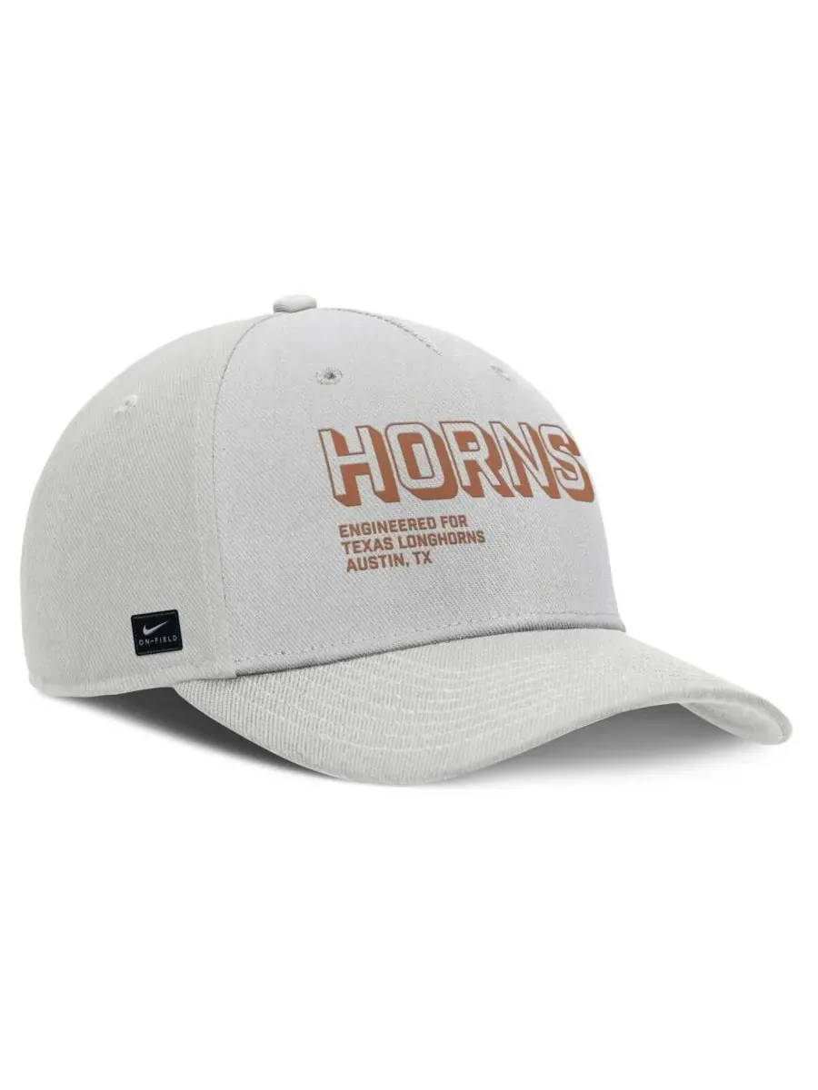 Nike Мужская серая бейсболка Texas Longhorns 2025 Sideline Dust с регулируемой высотой и зауженным — изображение 2 из 4