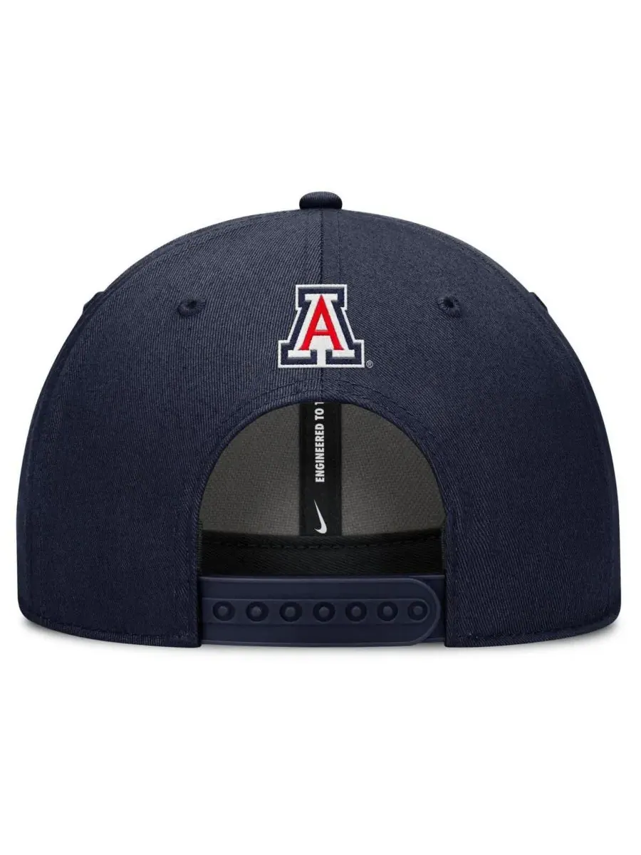 Nike Мужская темно-синяя кепка Arizona Wildcats Slanted Primetime Rise Performance Adjustable Hat — изображение 4 из 4