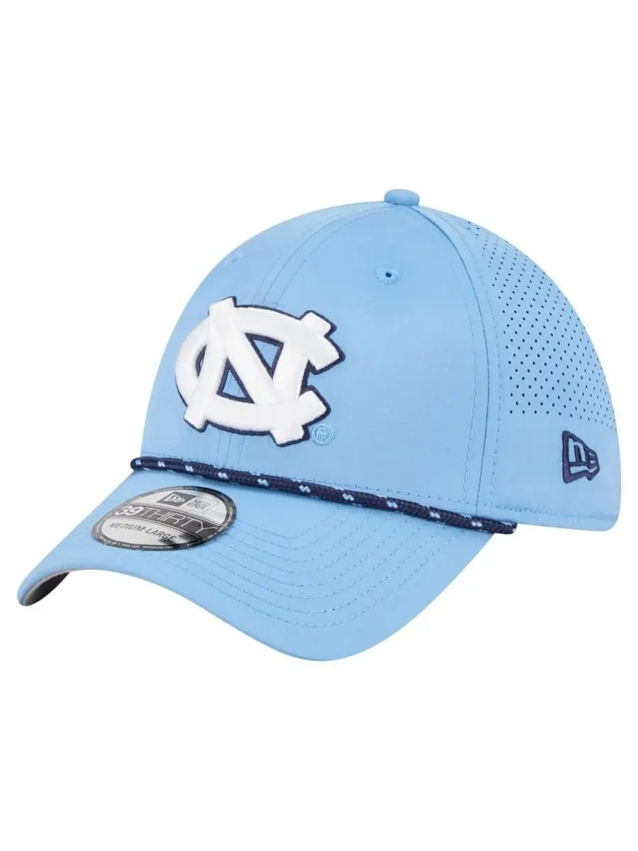 New Era Мужская бейсболка North Carolina Tar Heels Rope 39THIRTY Flex Hat цвета Carolina Blue — изображение 1 из 4