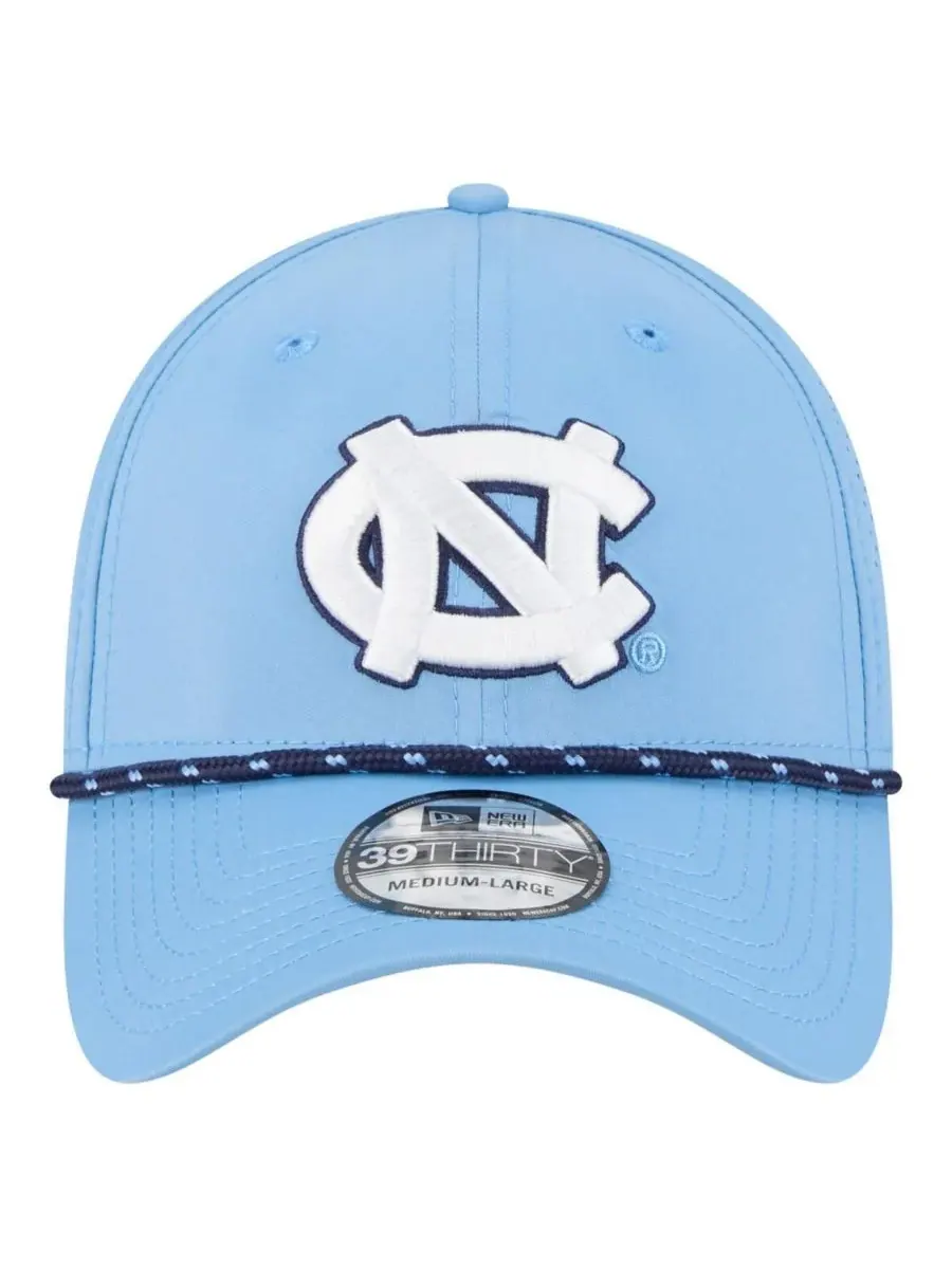 New Era Мужская бейсболка North Carolina Tar Heels Rope 39THIRTY Flex Hat цвета Carolina Blue — изображение 2 из 4